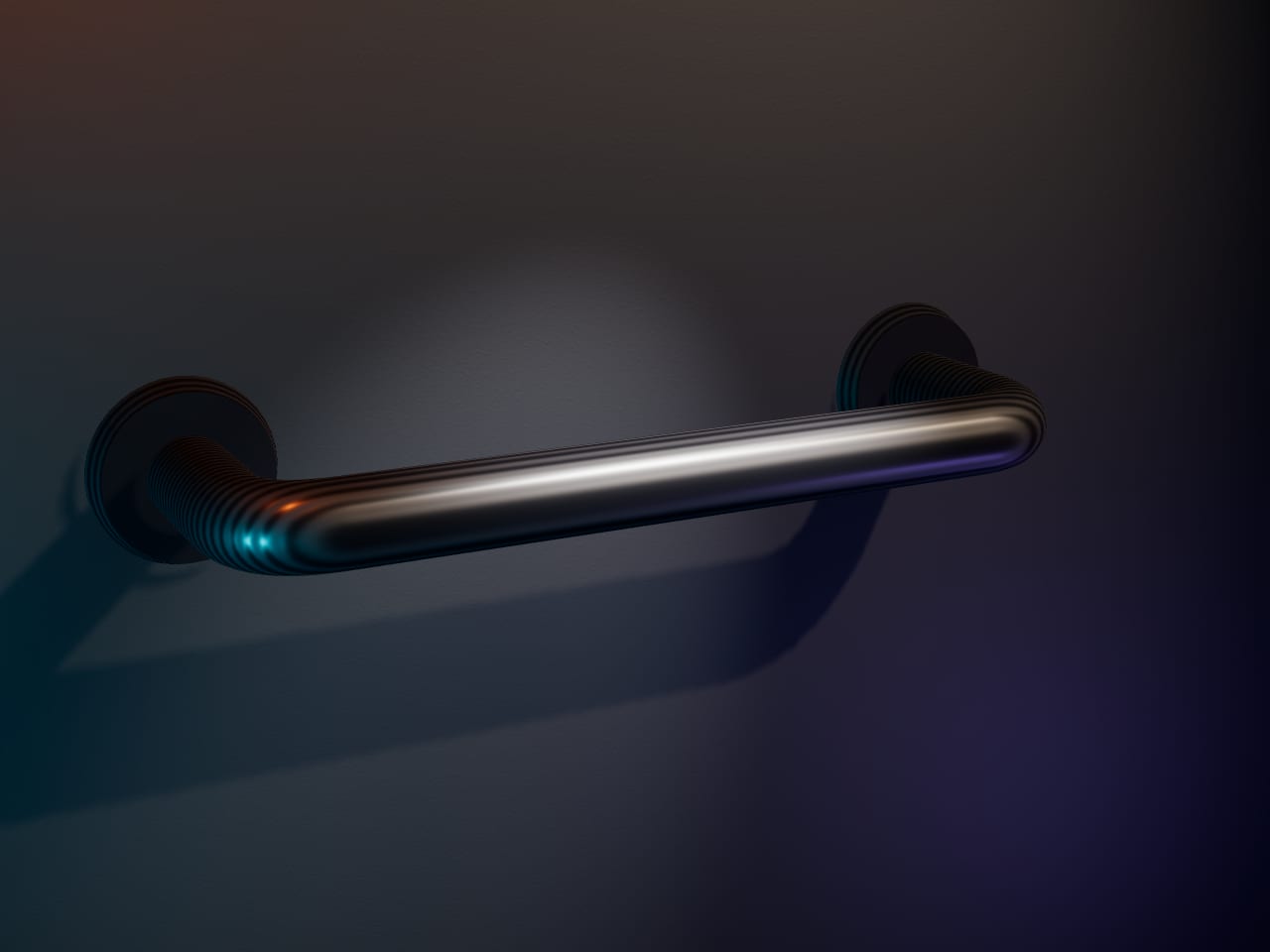 Poignée de porte noire imprimée en 3D, avec ses lignes de couche visibles, fixée sur un panneau sombre